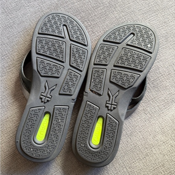 Kuru Kala Sieva Flip Flops - Picture 3 of 4